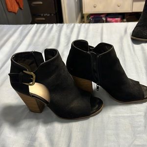 Black open toed boots with side cutouts! Perfect for fall!